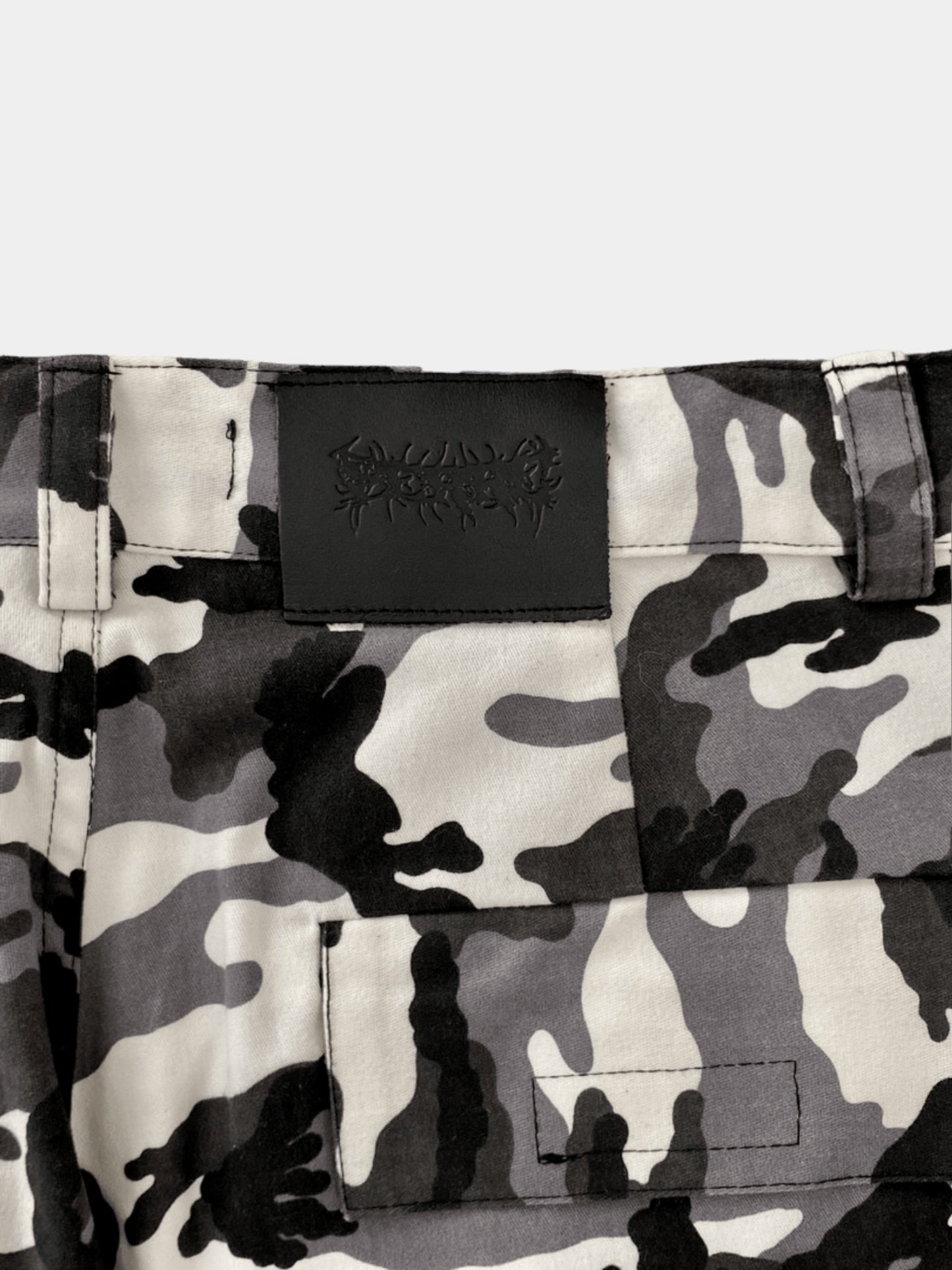 OVERSIZE CARGO SHORTS (SCHNEETARN CAMOUFLAGE)